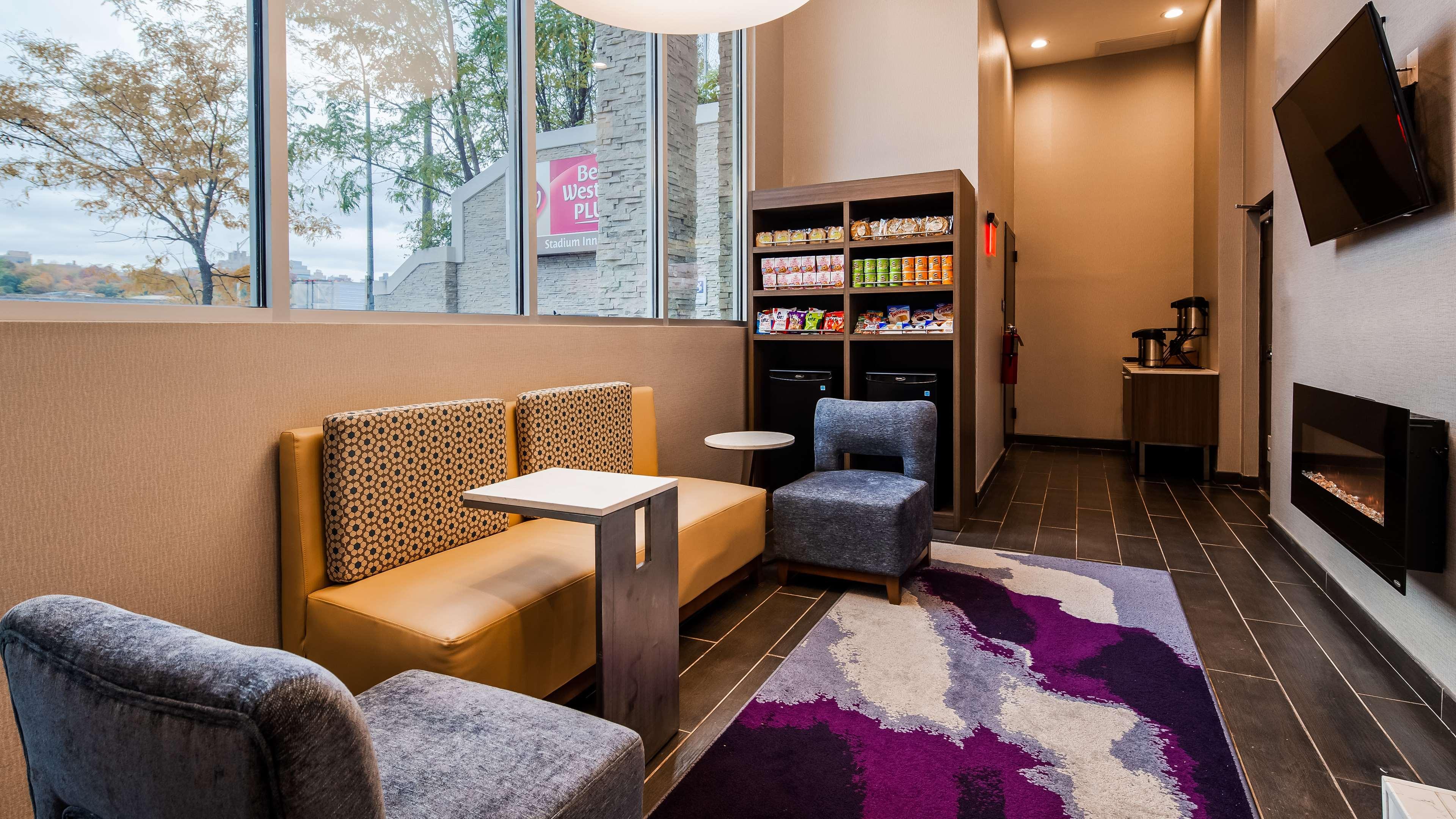 Best Western Plus Stadium Inn New York City Exterior photo