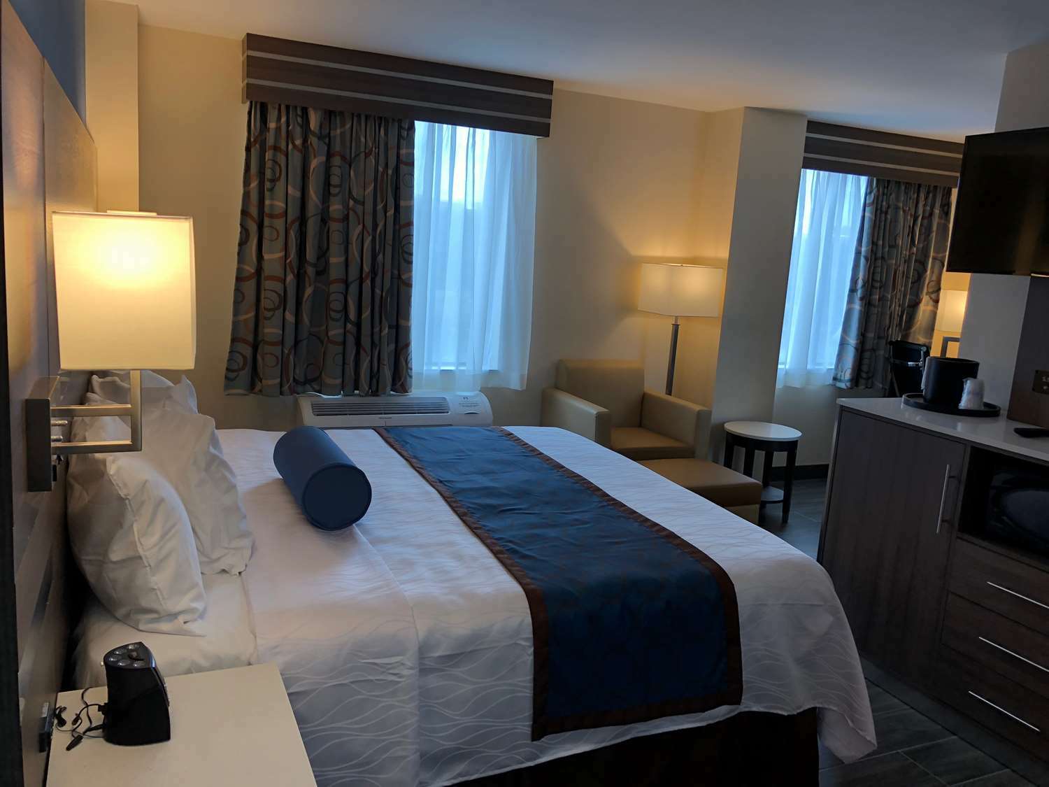 Best Western Plus Stadium Inn New York City Exterior photo