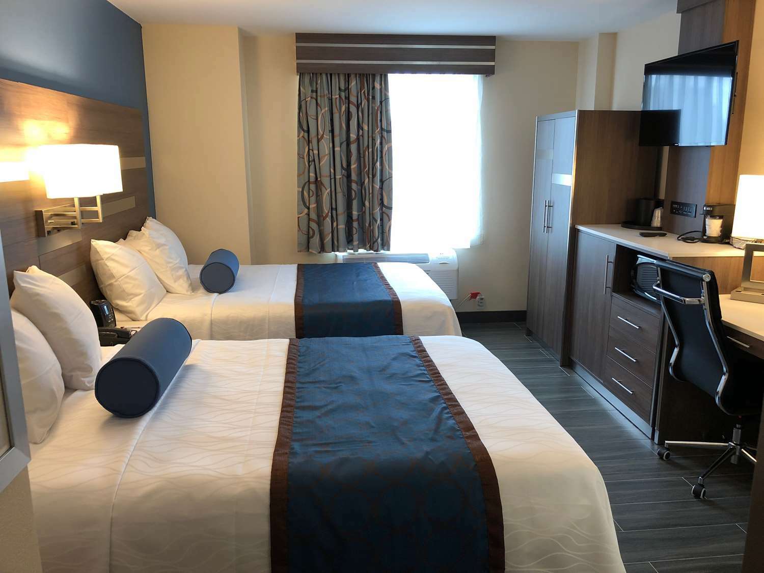 Best Western Plus Stadium Inn New York City Exterior photo
